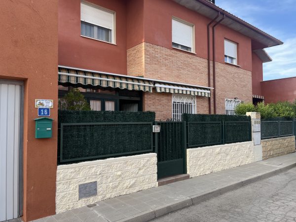 Chalet adosado en venta en Calle Plata