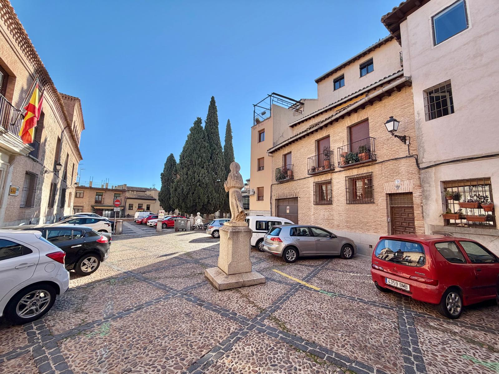 Alquiler de piso en plaza de Santa Clara - Imagen 2