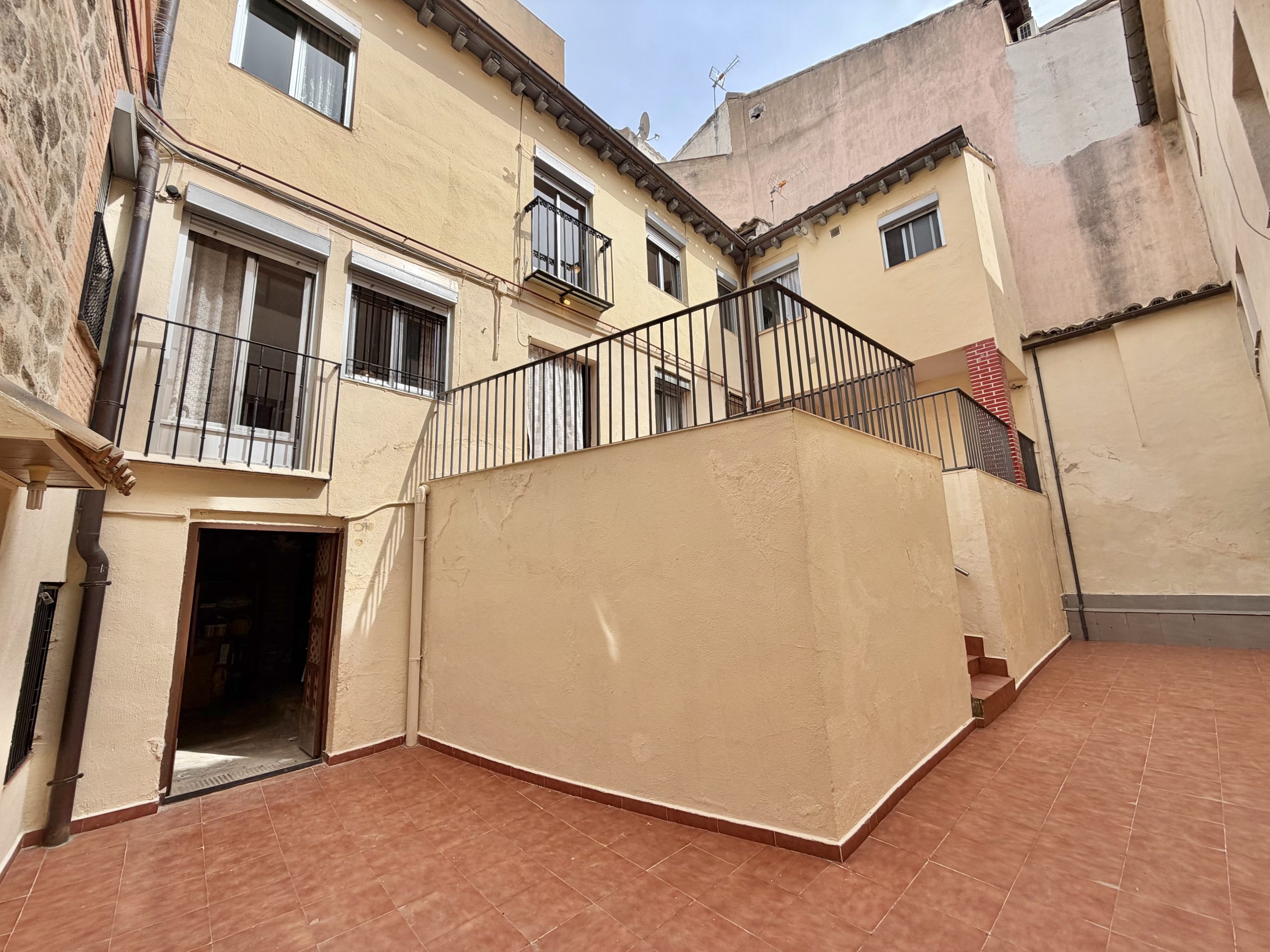 ¡OPORTUNIDAD ÚNICA: 3 VIVIENDAS INDEPENDIENTES!